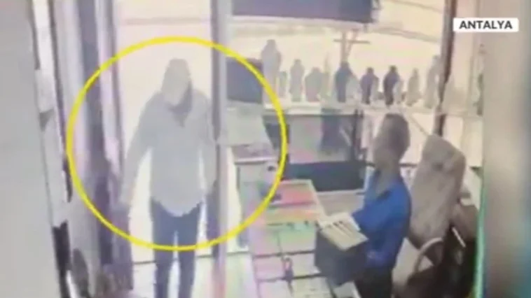 Kuyumcuya dehşeti yaşatıp 18 bilezikle kaçmıştı, aynı gün kıskıvrak yakalandı