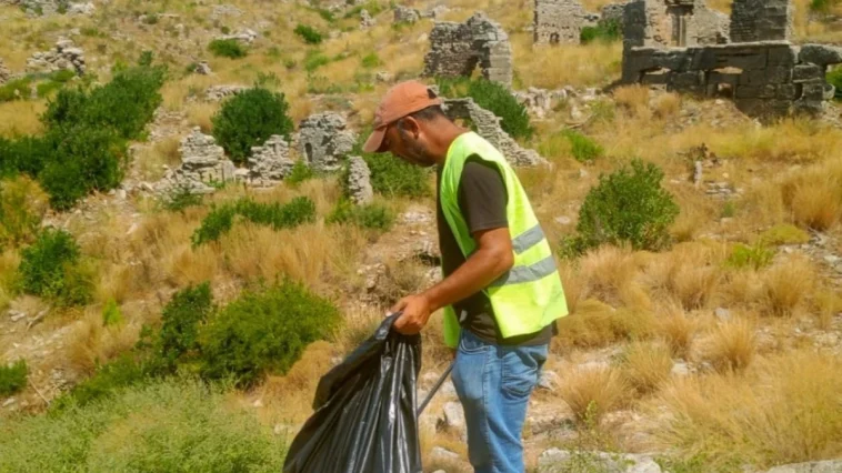Manavgat Belediyesi’nden tarihi bölgelerde çevre temizliği