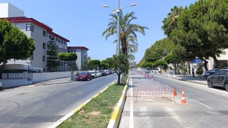 Manavgat'ta araçlar için tehlike oluşturan rögarlar kapatılıyor
