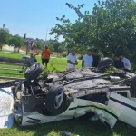 Manavgat'ta otomobil ağaca çarpıp ters döndü, sürücü yaralandı