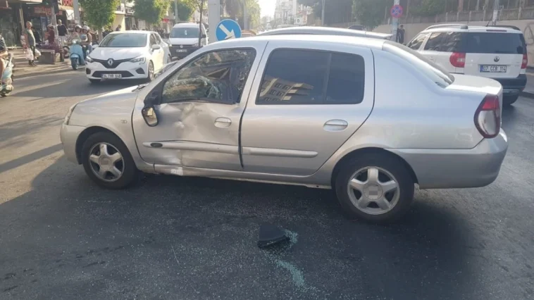 Manavgat'ta otomobille motosiklet çarpıştı 1 yaralı
