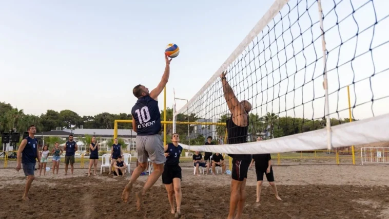 Manavgat'ta Plaj Voleybolu Halk Turnuvası başladı