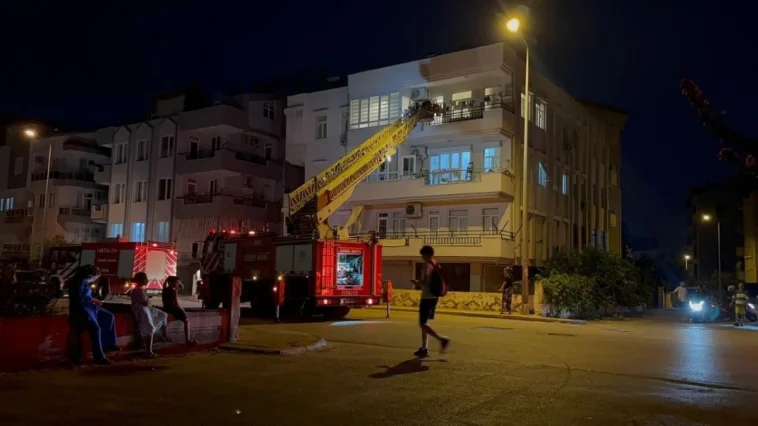 Ocakta unutulan tencere yangına sebep oldu