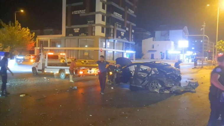 Serik'te feci kaza: 3 yaralı