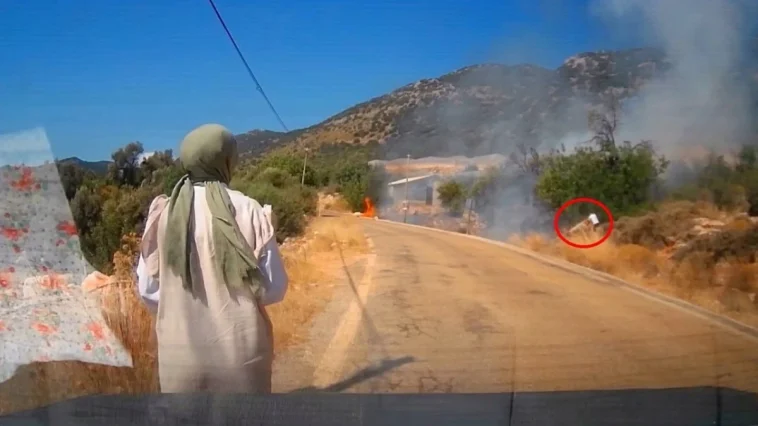 Tatilci aile, araçtaki tüple yangına müdahale etti