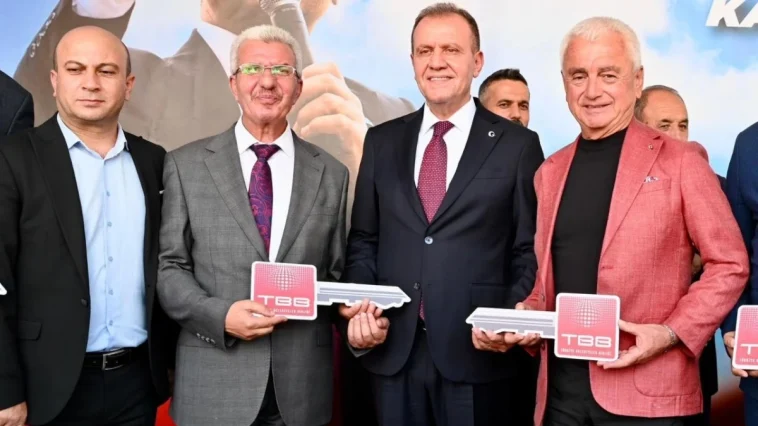 Türkiye Belediyeler Birliği’nden Finike’ye araç desteği