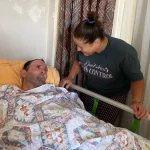 Yatağa bağımlı eşine bakan kadın evinden çıkartılıyor