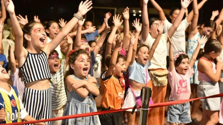 Yeşiltepe Mahallesi “Sahne Kepez” ile eğlenceye doydu