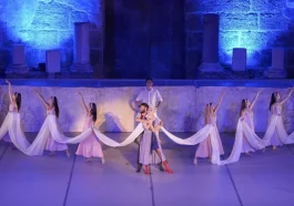 Zorba ayakta alkışlandı