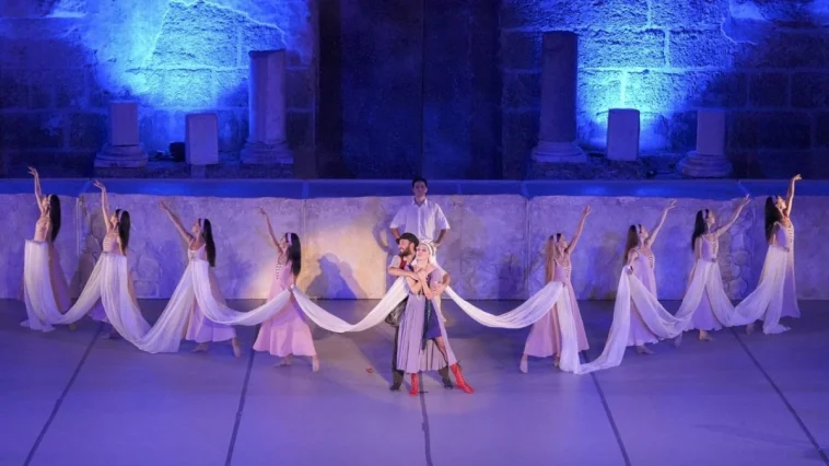 Zorba ayakta alkışlandı