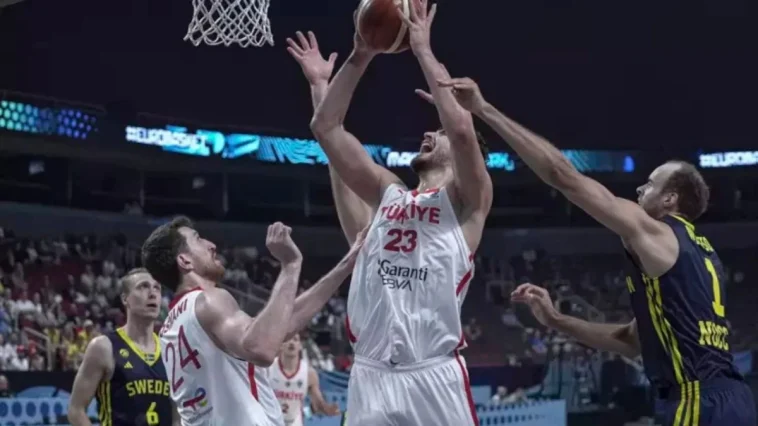 12 Dev Adam Avrupa Şampiyonası'nda çeyrek finalde!