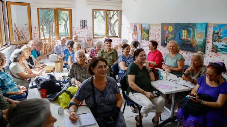 65 yaş üstü vatandaşların sosyal buluşma noktası