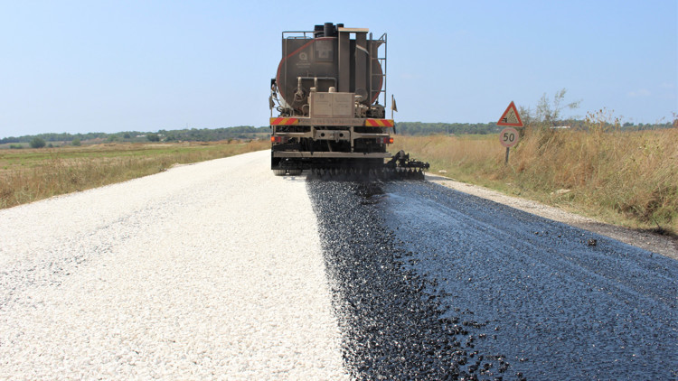 Manavgatta grup yolları asfaltlanıyor