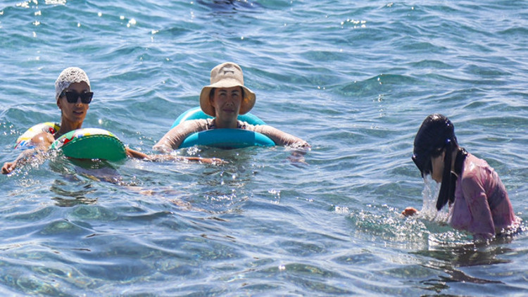 Kentte sarı yaz hareketliliği: Sıcaklık 39 dereceye çıktı, sahiller doldu taştı | Meteoroloji uyardı