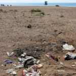 Kumköy sahilinde yine çöp manzarası