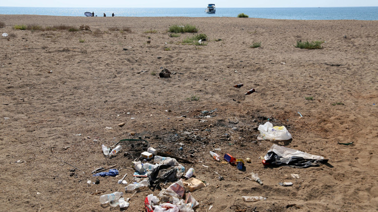 Kumköy sahilinde yine çöp manzarası