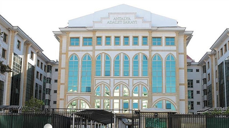 Antalya Büyükşehir Belediyesine yönelik rüşvet soruşturmasında 5 kişi tutuklandı