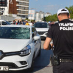 Otomobilin çarptığı baba- oğul yaralandı