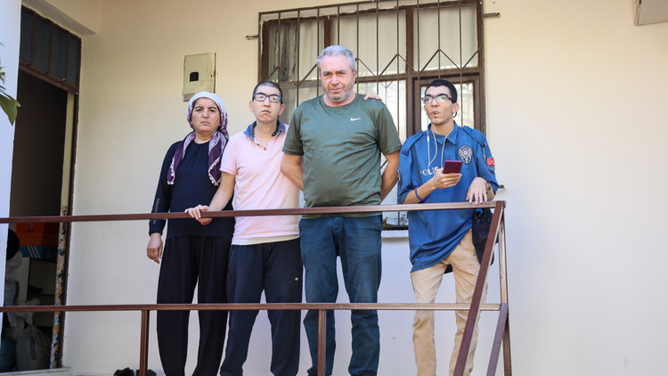 Engelli çocukları için ev yaptırmak isterken birikimini de kaybetti