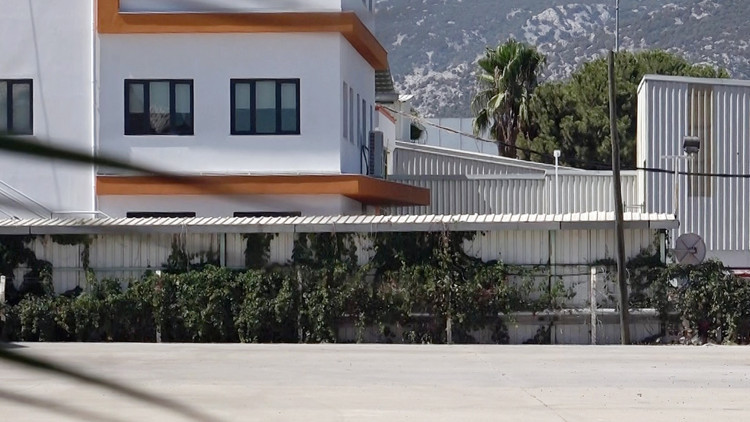 Ayrıldığı fabrikayı bastı, 1 işçiyi yaraladı