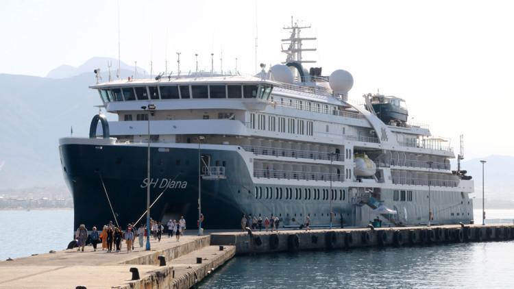 Lüks kruvaziyer ABDli ve Rus turistleri getirdi