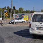 Minibüsle çarpışan motosikletli yaralandı