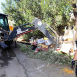 Çöp evden 2 kamyon atık çıktı