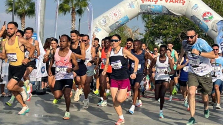 Antalyada yılın en anlamlı koşusu gerçekleştirildi