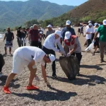 Adrasan’da vatandaşlar ve öğrencilerden anlamlı temizlik etkinliği