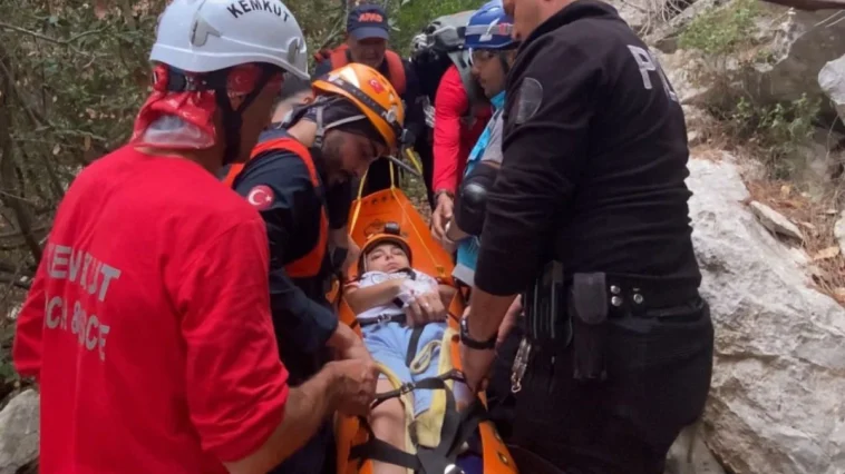 AFAD, ormanda mahsur kalan turisti kurtardı