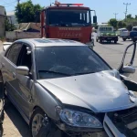 Aksu’da otomobil trafoya ve durağa çarptı: 1 yaralı