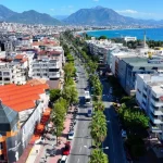 Alanya'nın kalbi Atatürk Caddesi yenileniyor