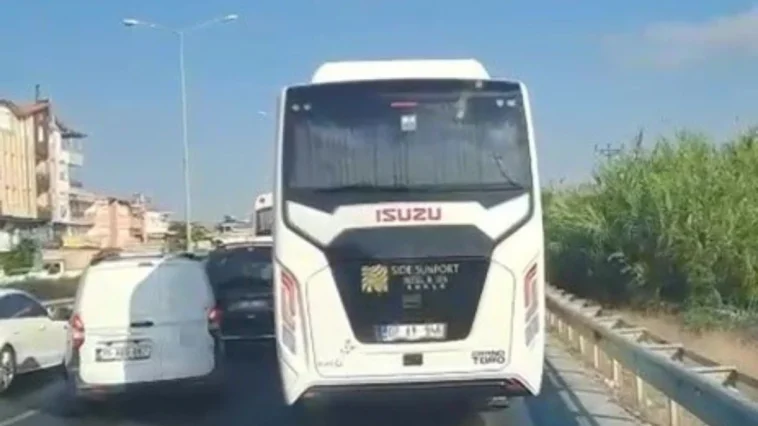 Ambulans şoförünün emniyet şeridi çilesi