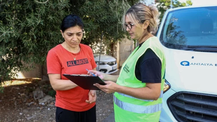 Antalya Büyükşehir'in çölyak hastalarına gıda yardımı sürüyor