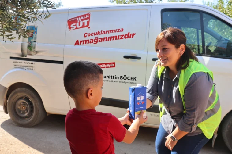 Antalya'da 10 bin çocuğa Halk Süt