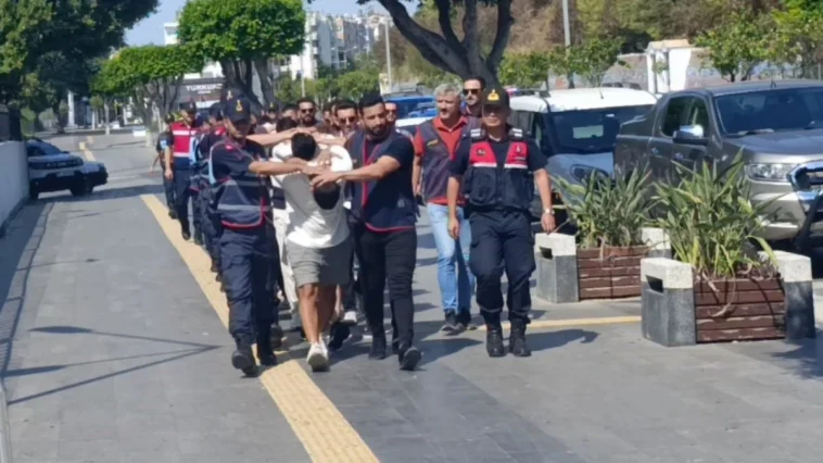 Antalya’da 1’i turist 3 kişiyi yaralayan motosikletli şüpheliler yakalandı
