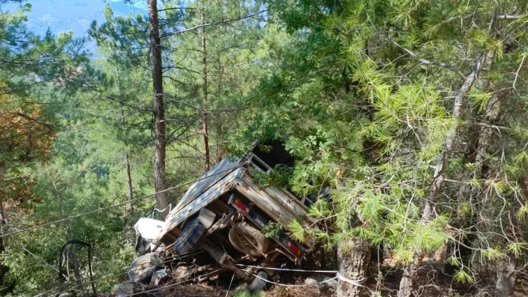 Antalya'da 50 metrelik uçurumdan yuvarlanan sürücü yaşamını yitirdi