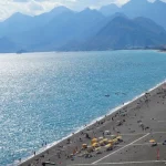 Antalya'da güneş yeniden yüzünü gösterdi, sahiller doldu