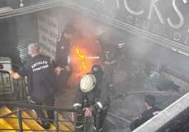 Antalya'da iş hanındaki yangın kısa sürede söndürüldü