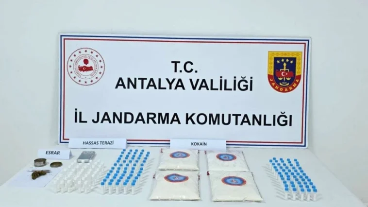 Antalya’da jandarmadan kokain operasyonu