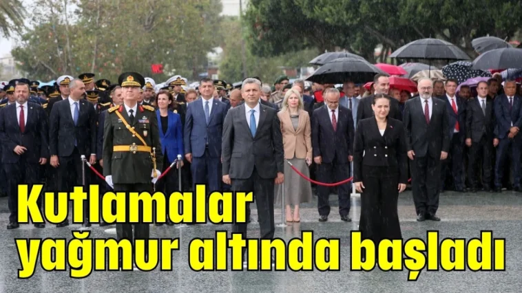 Antalya'da kutlamalar yağmur altında başladı