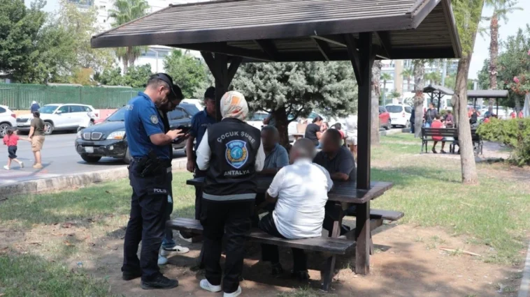 Antalya’da okul çevreleri ve servis araçları denetlendi