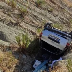 Antalya'da otomobil şarampole devrildi: 3 yaralı