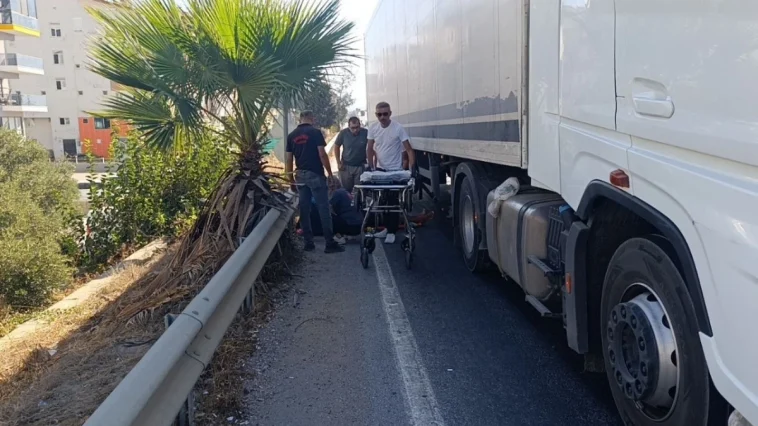 Antalya'da tır ile çarpışan bisikletli yaralandı