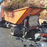 Atık toplama aracına çarpan motosikletli hayatını kaybetti