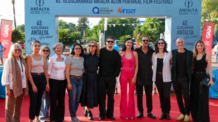 Barselo ve Confidante filmleri Antalya'da seyirciyle buluştu