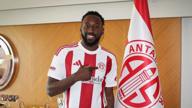 Boli imzayı attı, Antalyaspor’a katıldı