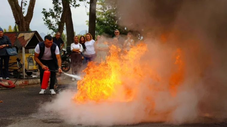 Büyükşehir çalışanlarına yangın eğitimi ve tatbikat