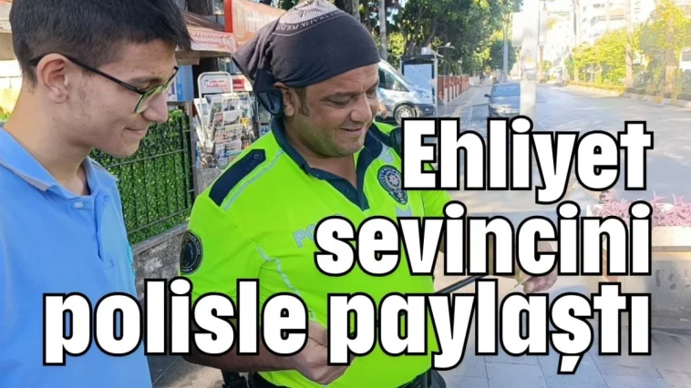 Ehliyet sevincini polisle paylaştı