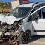 Elmalı'da tır ile ticari araç çarpıştı